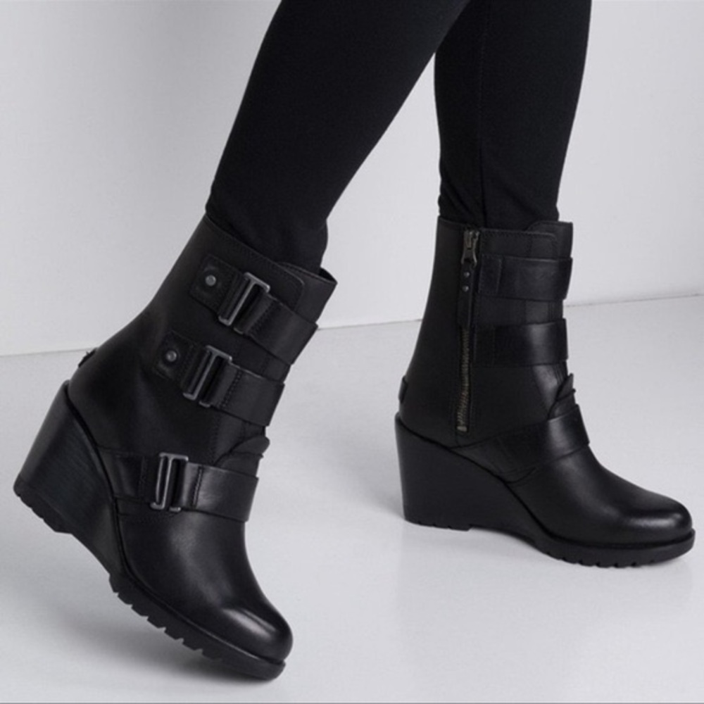 Sorel Black Leather Wedge Ankle Boots with Buckles